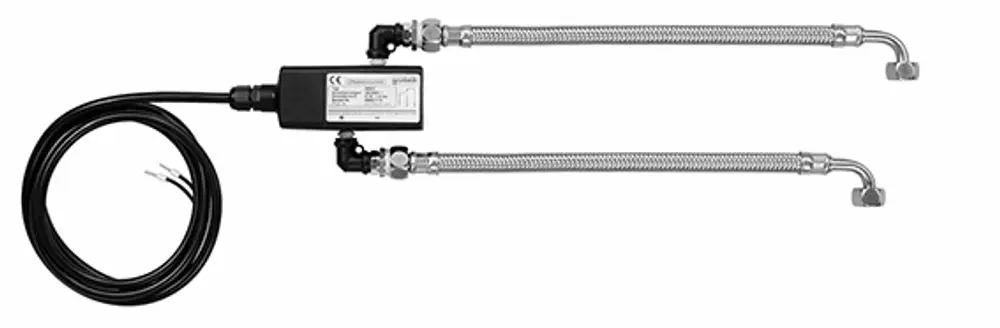 Differenzdruckschalter von Grünbeck mit zwei flexiblen Anschlussschläuchen und einem Kabel für die elektrische Verbindung.